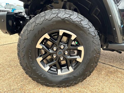 Used 2024 Jeep Wrangler Unlimited Rubicon 4xe AWD/4WD image 28