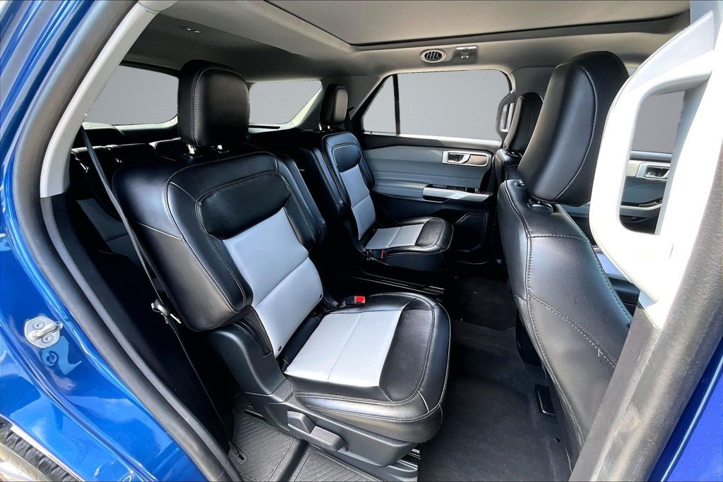 Used 2022 Ford Explorer XLT w/ Equipment Group 202A AWD/4WD image 25