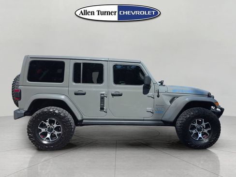 Used 2021 Jeep Wrangler Unlimited Sahara AWD/4WD image 3