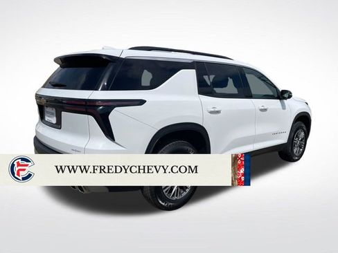 Used 2025 Chevrolet Traverse LT FWD image 5