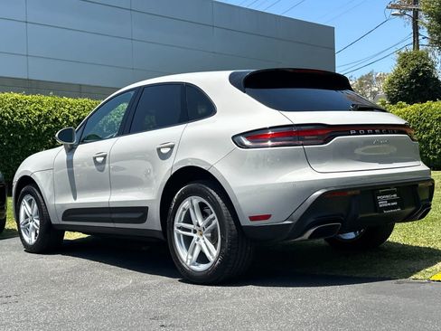 Certified 2025 Porsche Macan AWD/4WD image 3