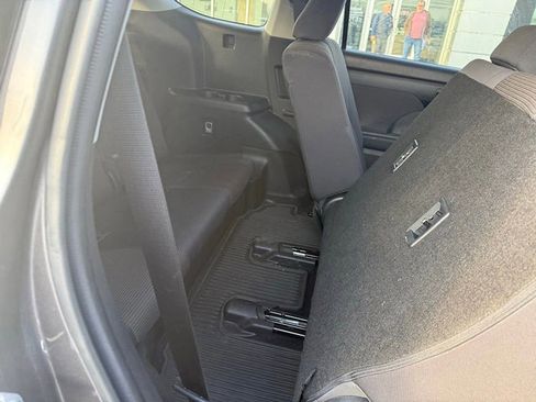 Used 2022 Toyota Highlander L image 16