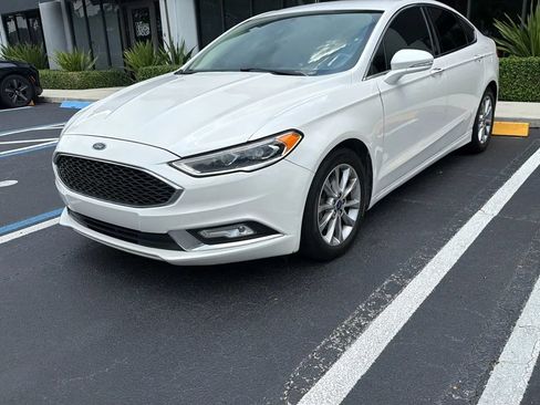 Used 2017 Ford Fusion SE w/ Fusion SE Technology Package FWD image 1