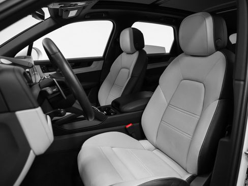 Used 2024 Porsche Cayenne image 5