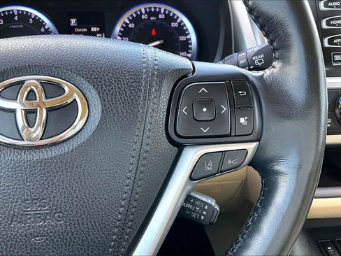 Used 2018 Toyota Highlander Limited Platinum FWD image 25
