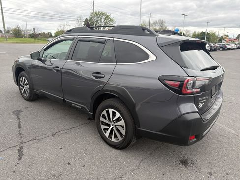 Used 2025 Subaru Outback Premium AWD/4WD image 6