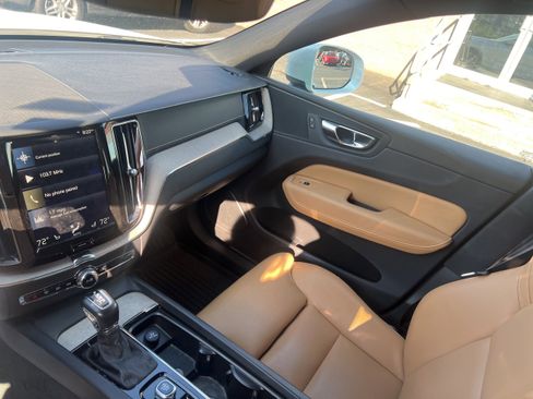 Used 2018 Volvo XC60 T5 Inscription w/ Convenience Package AWD/4WD image 10