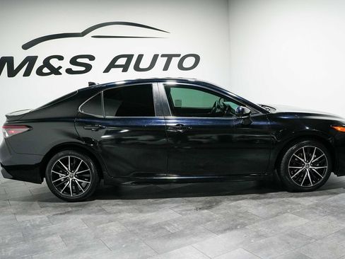 Used 2022 Toyota Camry SE FWD image 6