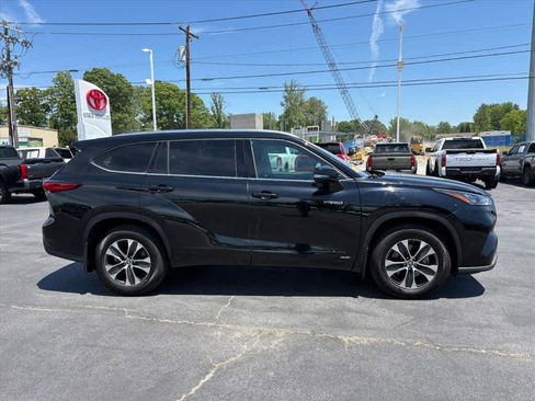 Used 2020 Toyota Highlander XLE AWD/4WD image 2