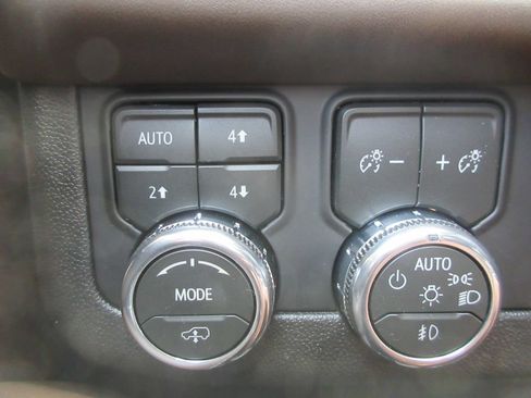 New 2026 GMC Yukon Denali Ultimate AWD/4WD image 17