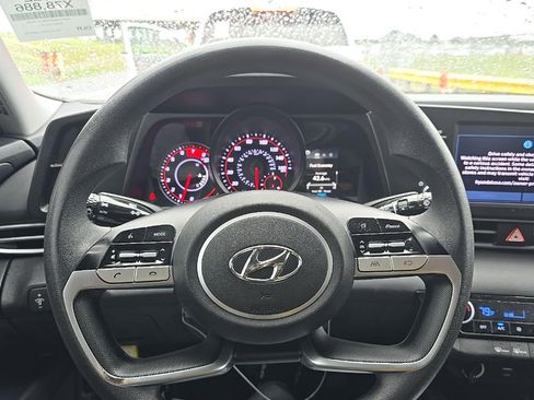 Used 2022 Hyundai Elantra SEL FWD image 12