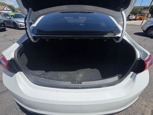 Used 2020 Chevrolet Malibu Premier FWD image 21