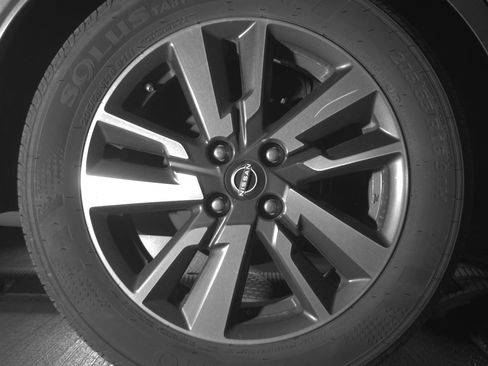 Used 2025 Nissan Versa SV FWD image 15