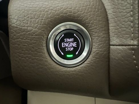 Used 2023 GMC Yukon Denali RWD image 16