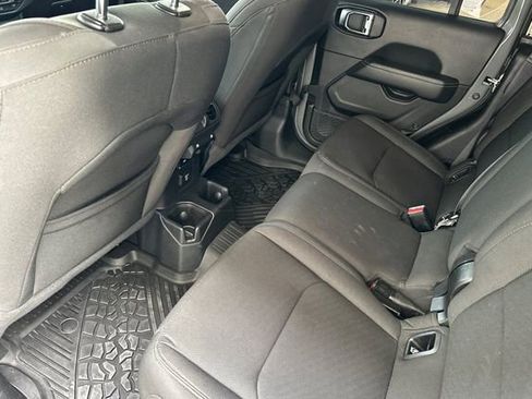 Used 2023 Jeep Gladiator Overland image 15