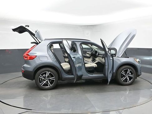 Used 2023 Volvo XC40 B5 Plus w/ Protection Package Premier AWD/4WD image 54