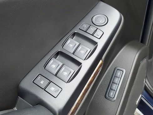 Used 2019 Chevrolet Tahoe LT w/ LT Signature Package image 24