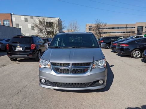 Used 2020 Dodge Grand Caravan SXT image 3