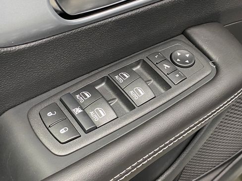 New 2026 Chrysler Pacifica Limited w/ S Appearance Package AWD/4WD image 31