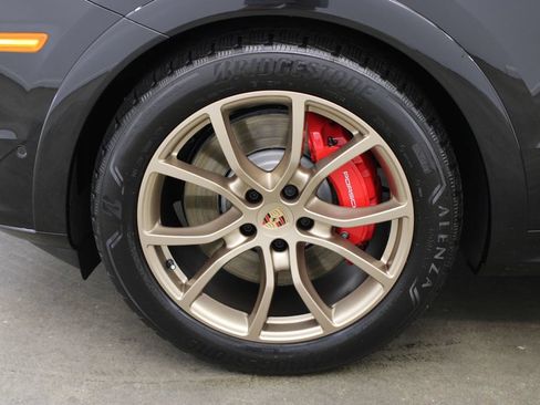 Used 2026 Porsche Cayenne GTS AWD/4WD image 12
