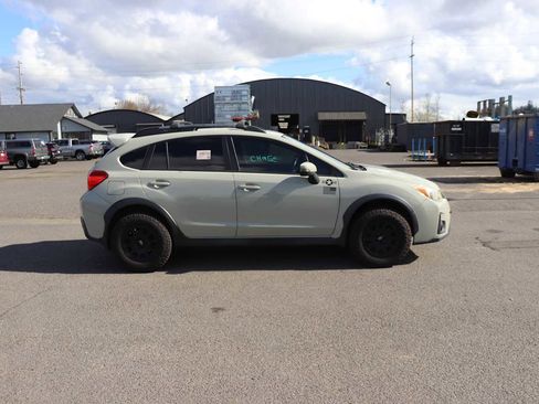 Used 2017 Subaru Crosstrek 2.0i Limited image 4