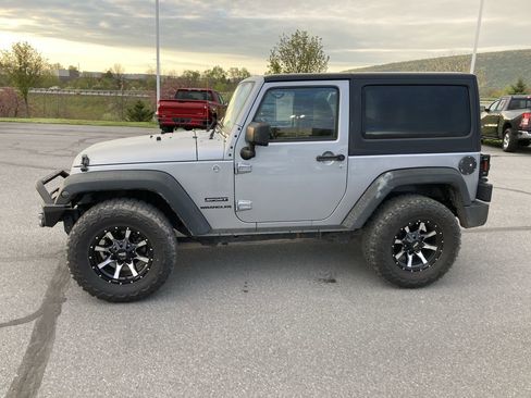 Used 2015 Jeep Wrangler Sport w/ Quick Order Package 24S AWD/4WD image 4