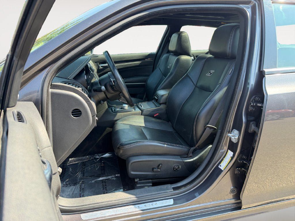 Used 2019 Chrysler 300 S w/ 300S Premium Group AWD/4WD image 7