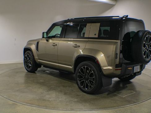 New 2026 Land Rover Defender 110 AWD/4WD image 4