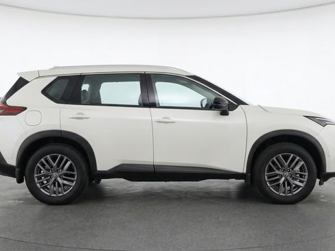 Used 2024 Nissan Rogue S FWD image 11