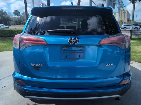 Used 2018 Toyota RAV4 XLE image 9