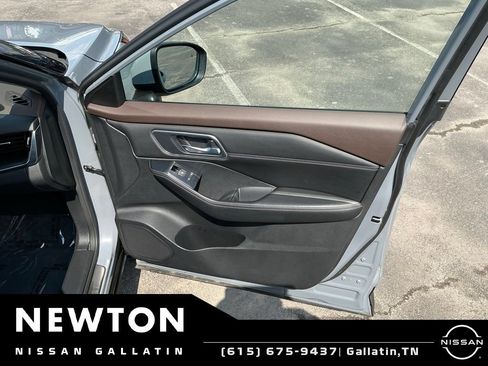 Used 2021 Nissan Rogue Platinum FWD image 41
