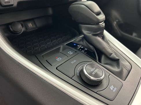 Used 2024 Toyota RAV4 XLE image 25