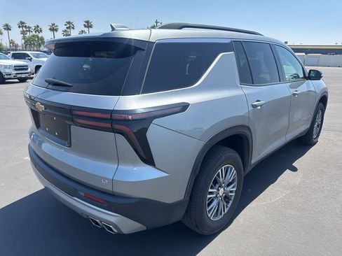 Used 2024 Chevrolet Traverse LT FWD image 4