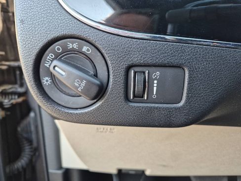 Used 2019 Dodge Grand Caravan SXT FWD image 14