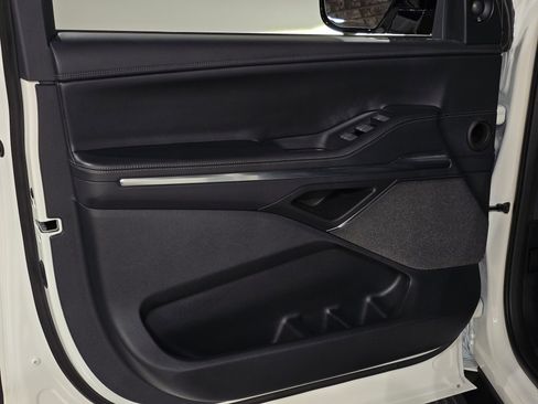 New 2025 Lincoln Navigator Reserve w/ Jet Appearance Package AWD/4WD image 15