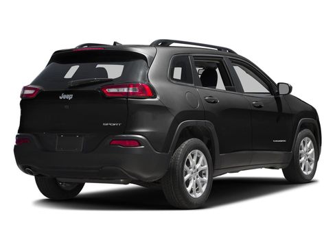 Used 2016 Jeep Cherokee Sport FWD image 2