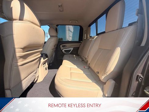 Used 2016 Nissan Titan SL RWD image 7