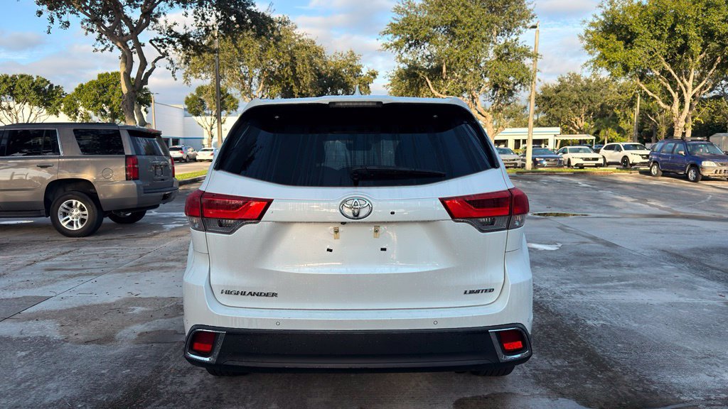 Used 2019 Toyota Highlander Limited FWD image 9