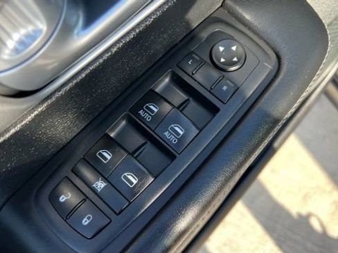 Used 2018 Chrysler Pacifica Touring Plus w/ S Appearance Package image 13