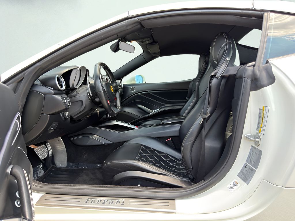 Used 2015 Ferrari California T RWD image 36