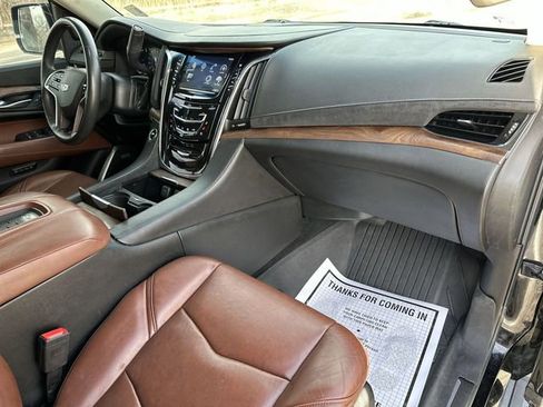 Used 2017 Cadillac Escalade Premium Luxury image 30