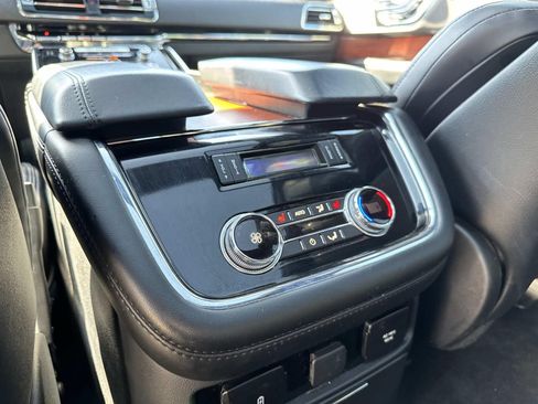 Used 2021 Lincoln Navigator Reserve w/ Luxury Package AWD/4WD image 17