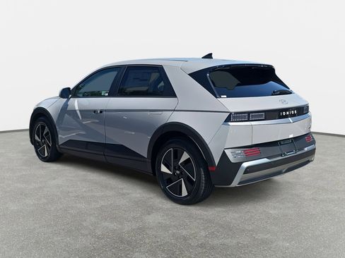 New 2025 Hyundai Ioniq 5 SE image 7