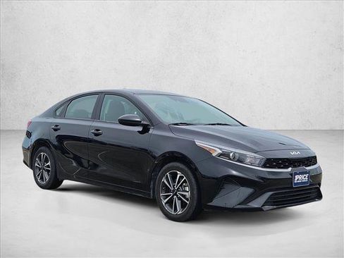 Used 2024 Kia Forte LXS FWD image 3