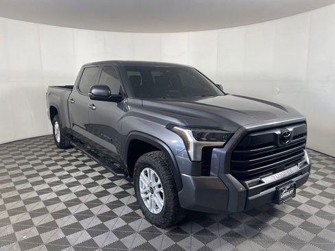 Used 2025 Toyota Tundra SR5 w/ SR5 Premium Package AWD/4WD image 5