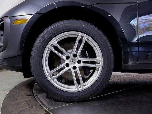 Certified 2025 Porsche Macan AWD/4WD image 24
