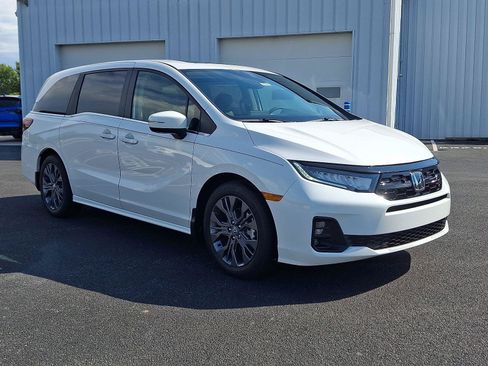 New 2026 Honda Odyssey Touring image 2