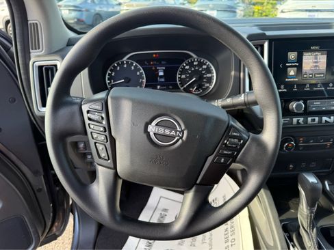 Used 2025 Nissan Frontier SV RWD image 6