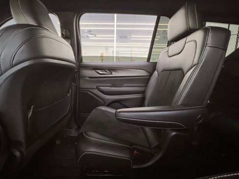 Used 2023 Jeep Grand Cherokee L Laredo image 19