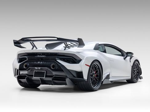 Used 2022 Lamborghini Huracan STO image 4